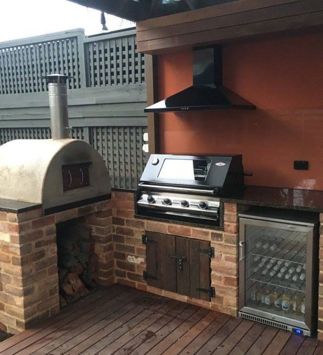 outdoor kitchen